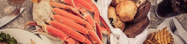 Steamed snowcrab legs and bread basket